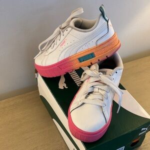 Girls’ Puma Mayze Daybreak PS Sneakers with Ombré Pink Sole Size 1.5C